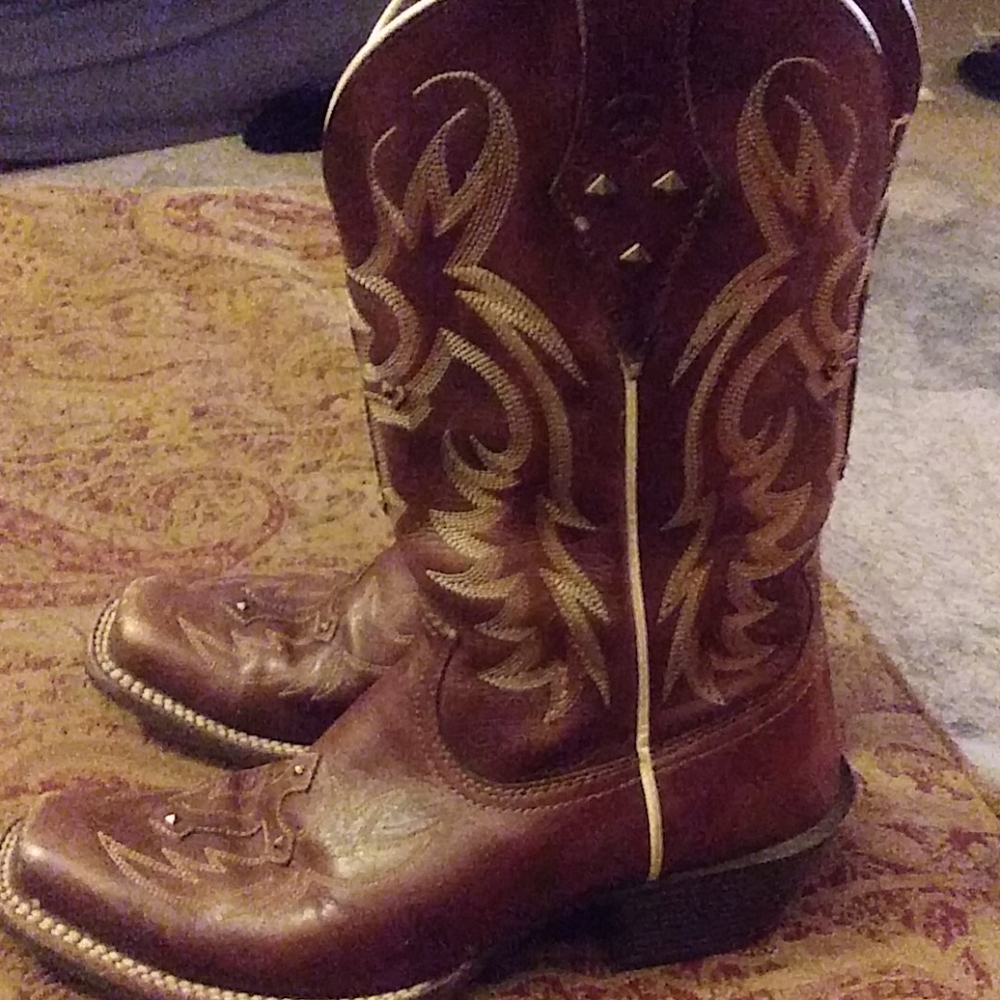 Ariat Boots - Picture 2 of 4